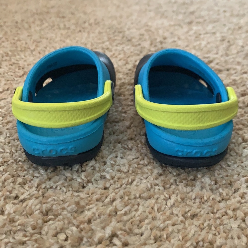 Crocs size 4 - Picture 3 of 4